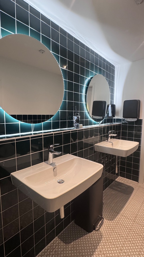 Badezimmer mehrere Waschbecken