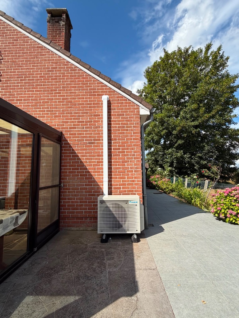 Installatie Daikin bisplit airco β 2x Perfera β Eigenbrakel
