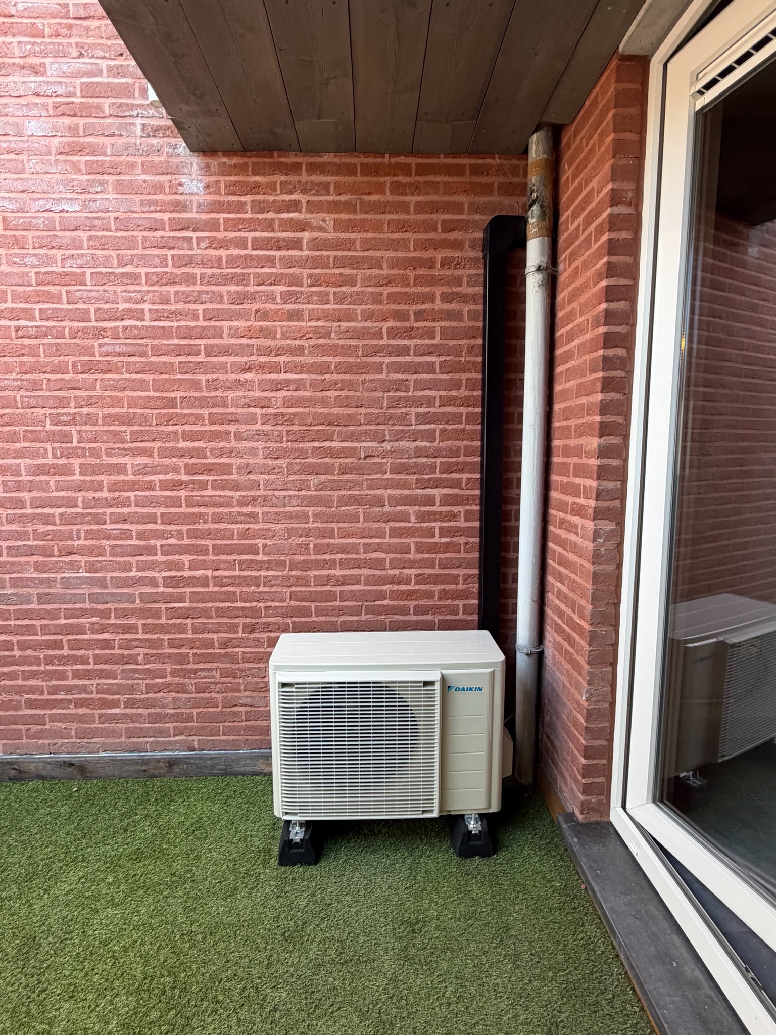 Installatie Daikin monosplit airco β Stylish zwart β Denderleeuw