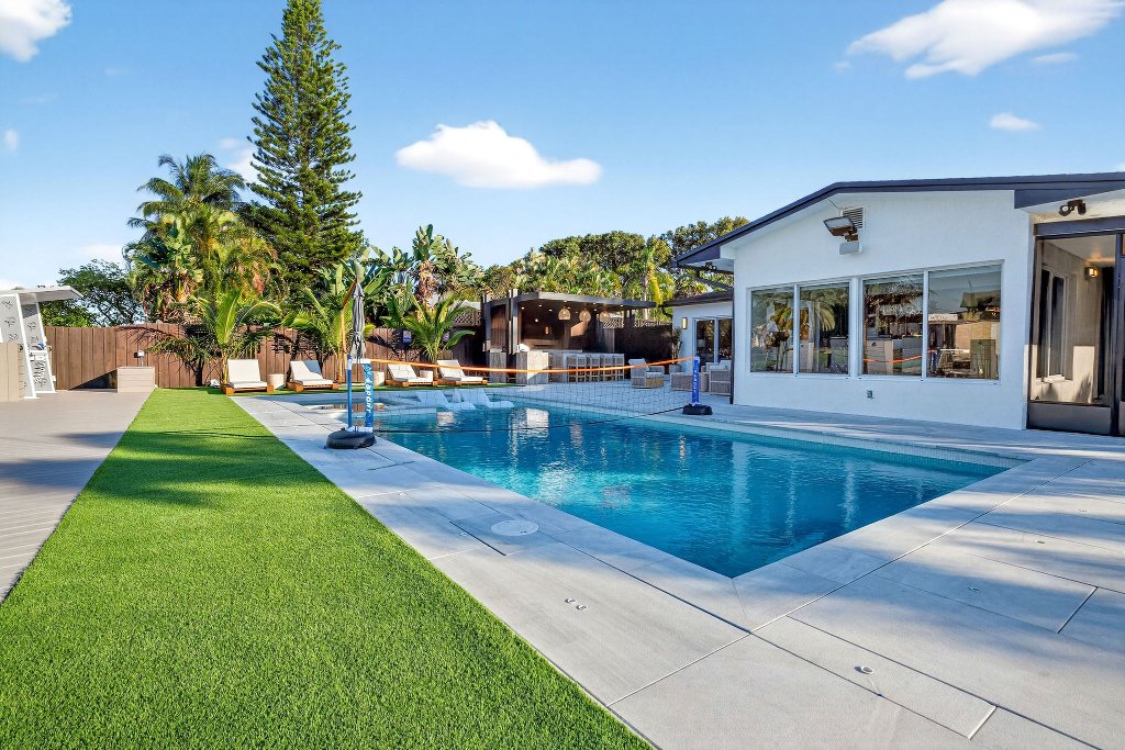 Why Choose a Heated Pool at Your Luxury Rental?