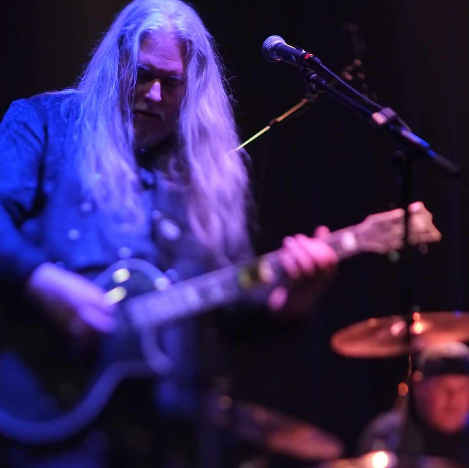 Gary Weldon performing live