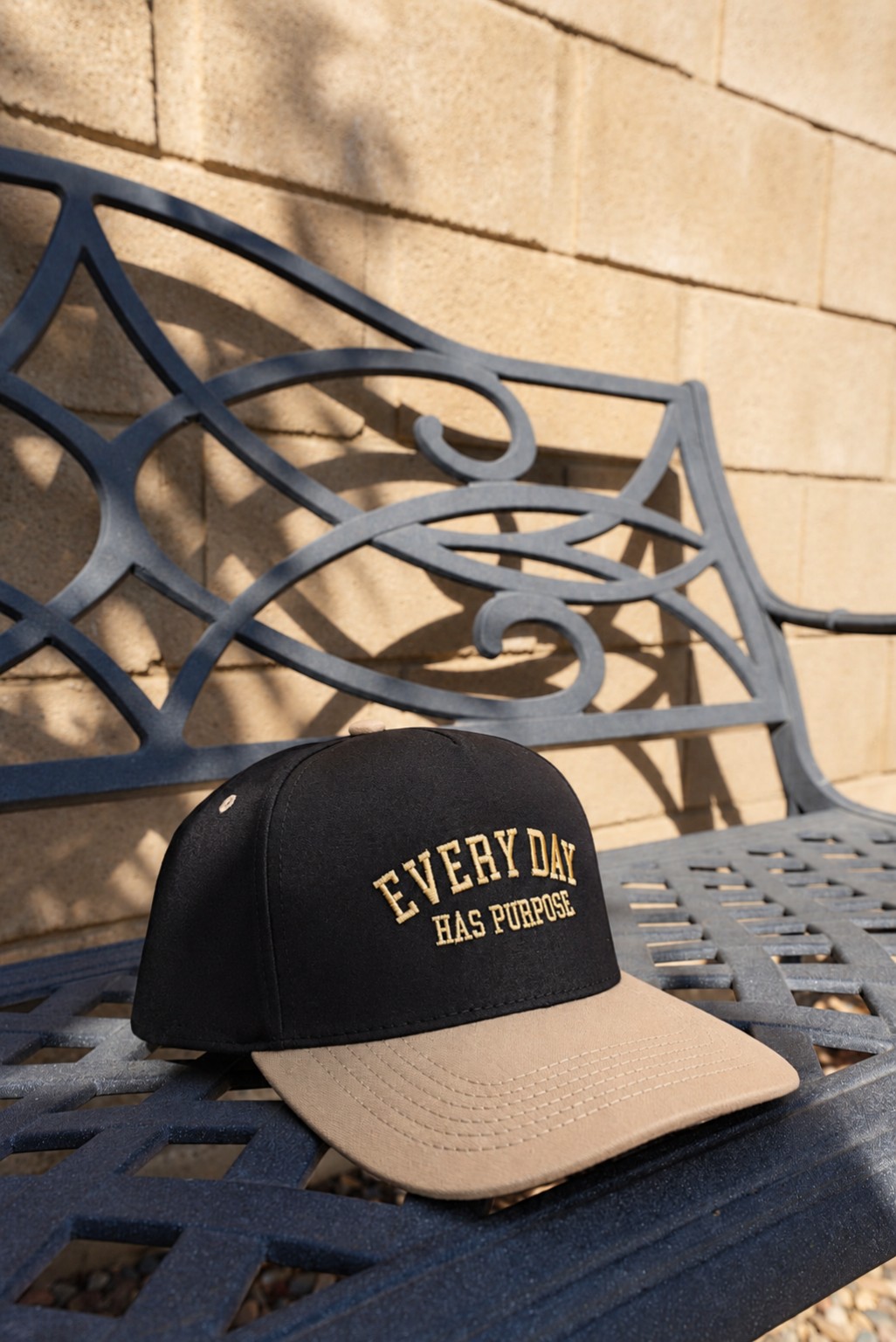Cada Día Tiene Propósito — gorra bordada (Every Day Has Purpose)