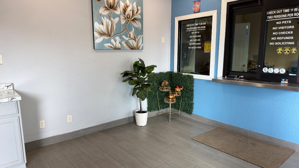 Taj Inn & Suites — gallery preview 3