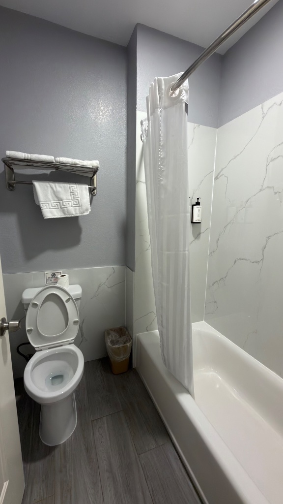 Taj Inn & Suites — photo 18 of 25
