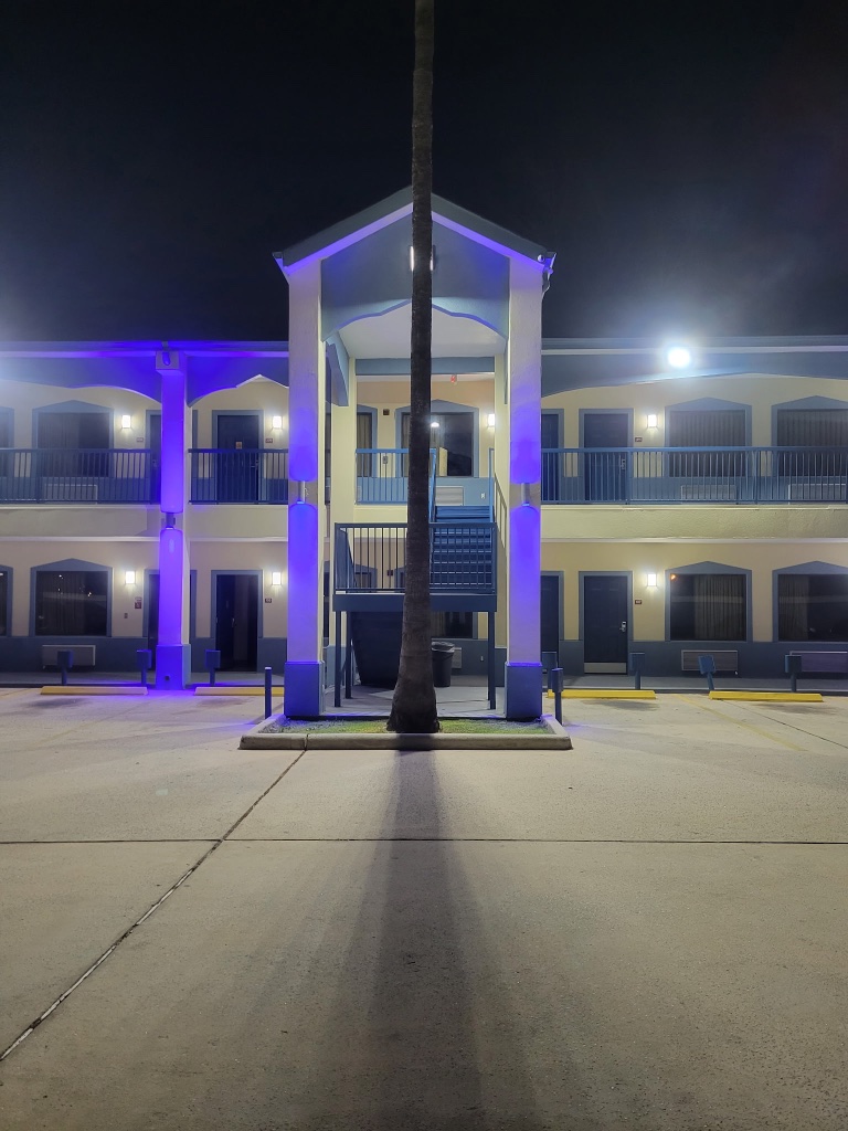 Taj Inn & Suites — photo 23 of 25