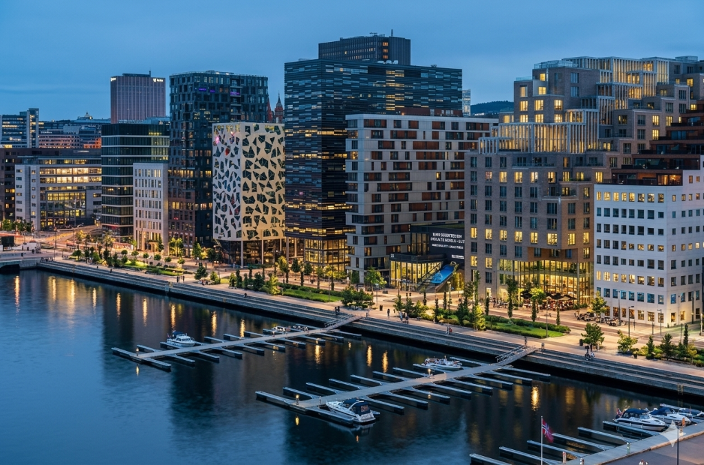 Oslo havnefront og Barcode-kvartalet om natten