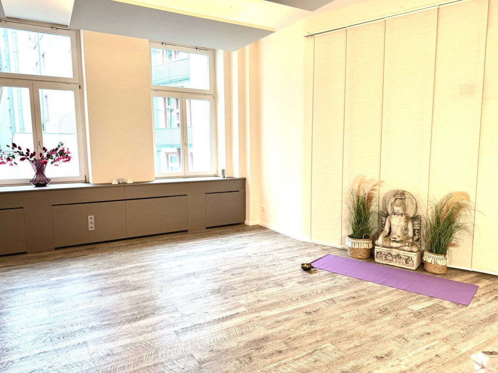 Yogasaal – Blick von vorne