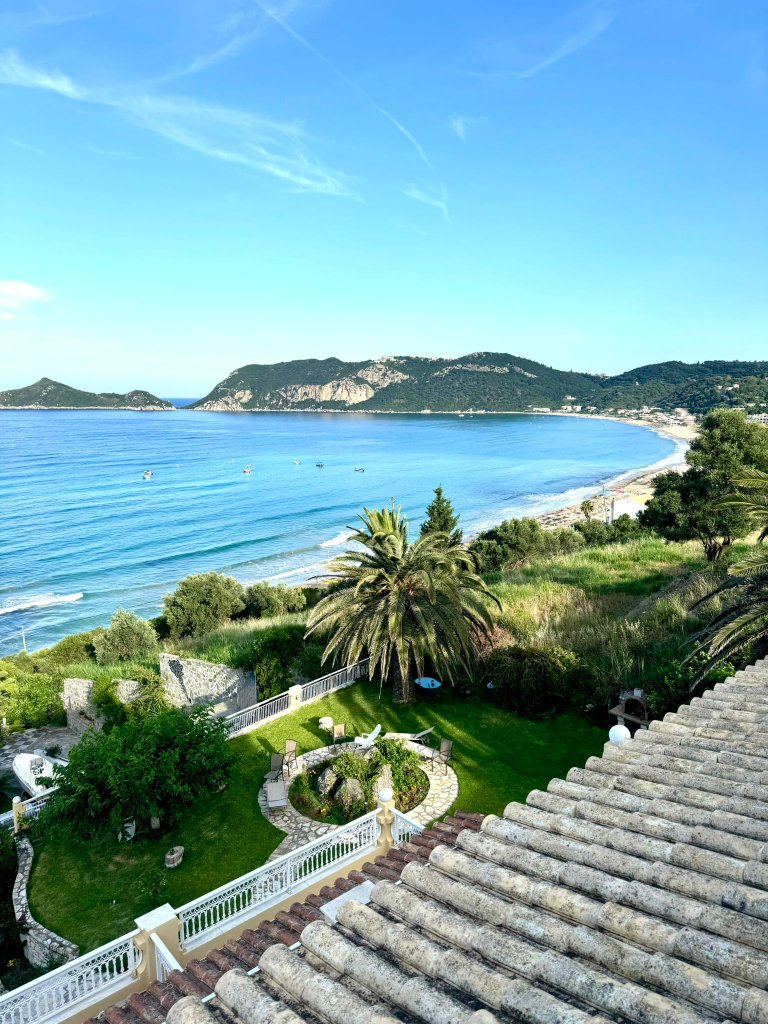 Blick auf die Bucht von Agios Georgios