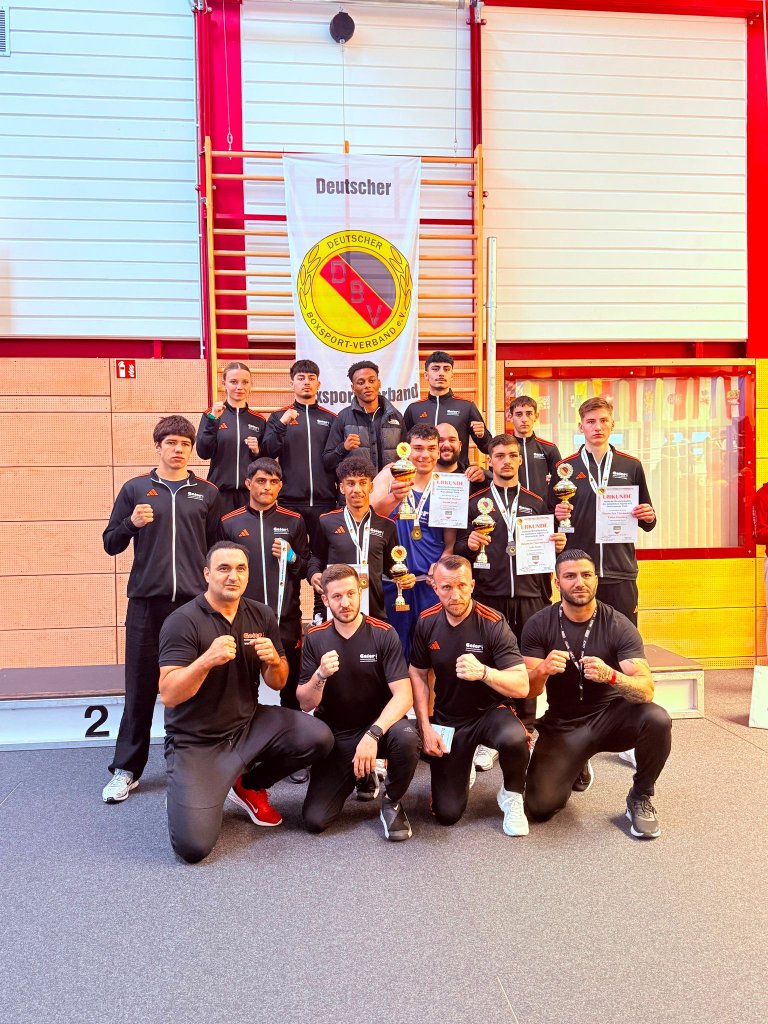 Team Hessen bei der U19 DM in Warnemünde – mit dabei Trainer Ogün und Boxer Nasser