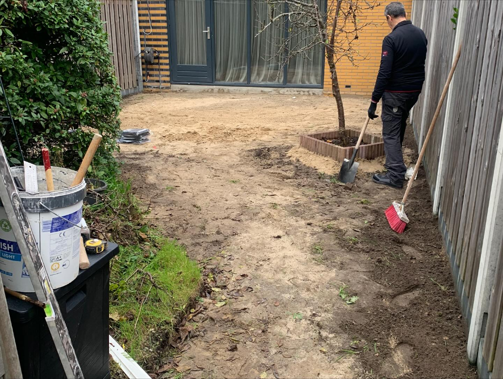Voor renovatie – tuin voor aanleg tegelwerk
