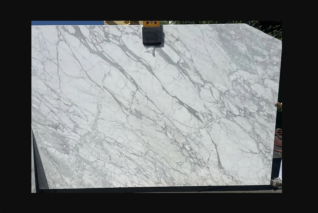 Calacatta Gold Honed