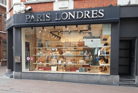 SCHOENEN PARIS LONDRES — shop interior