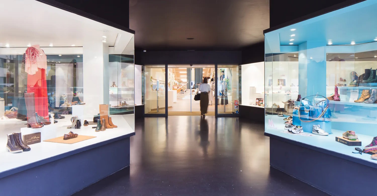 MOERNAUT — shop interior