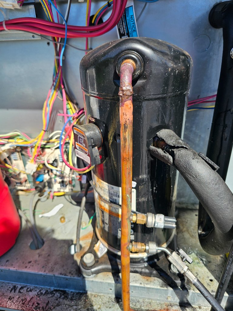 Failed scroll compressor with oil leak