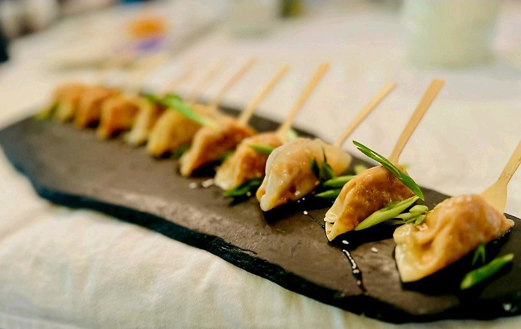 Elegant dumpling canapés passed on a tray during a private event by Chez Mylo catering Montreal