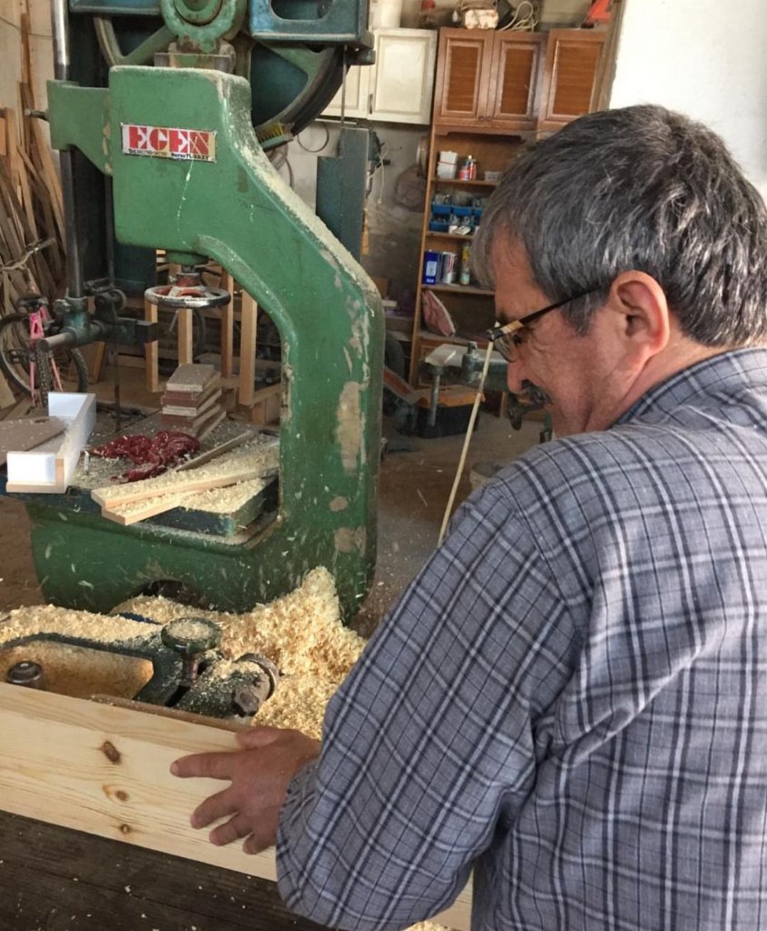 Haşim Usta atölyede