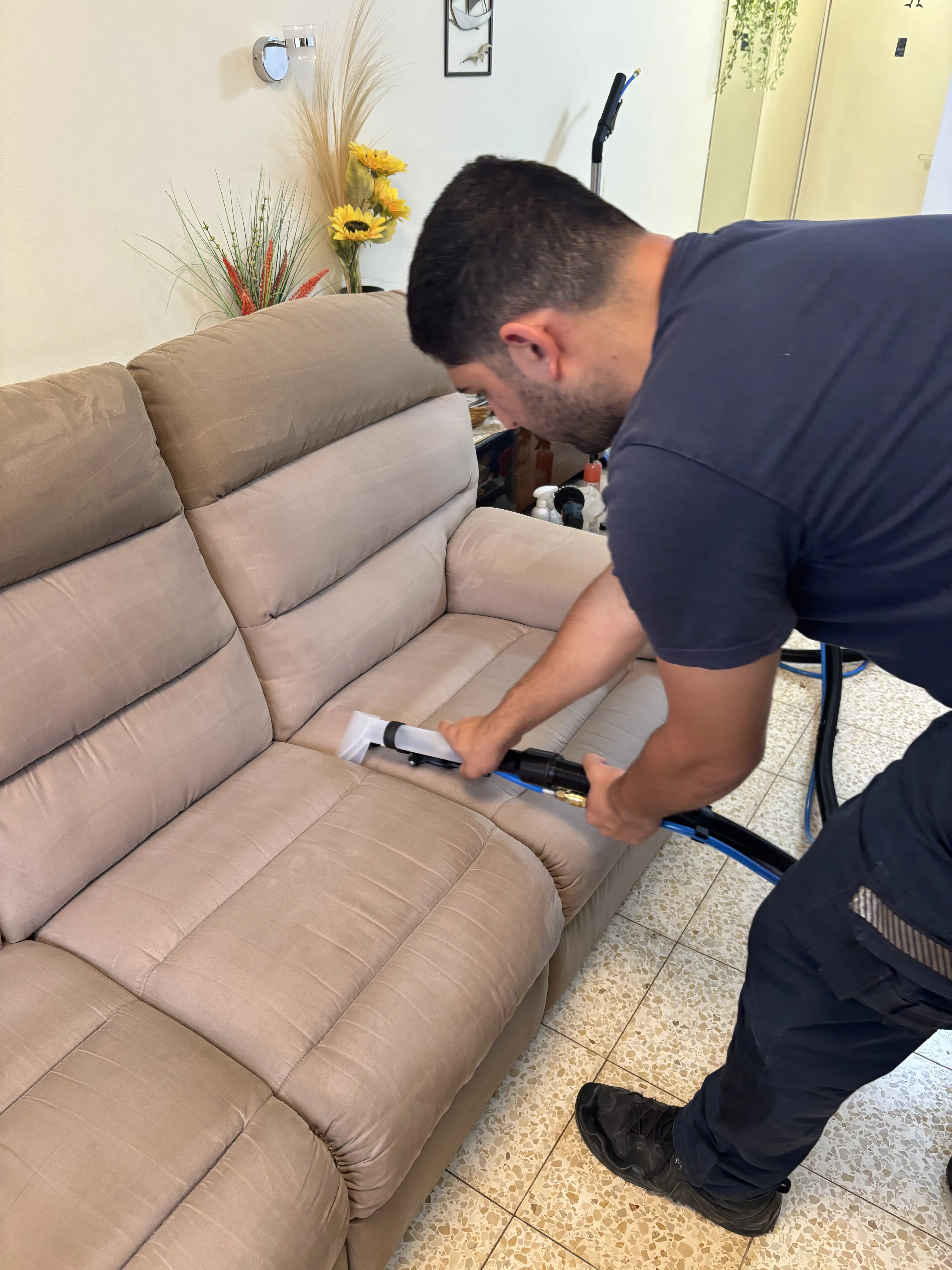 ניקוי ספות מקצועי באזור השרון