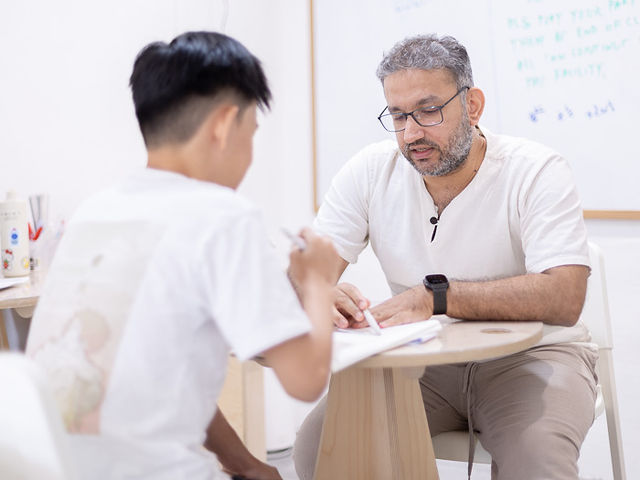 Kai Ling in one-on-one student session