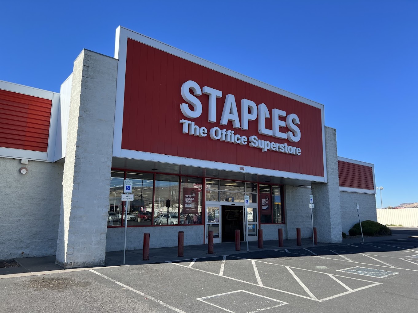 Staples pop-up market