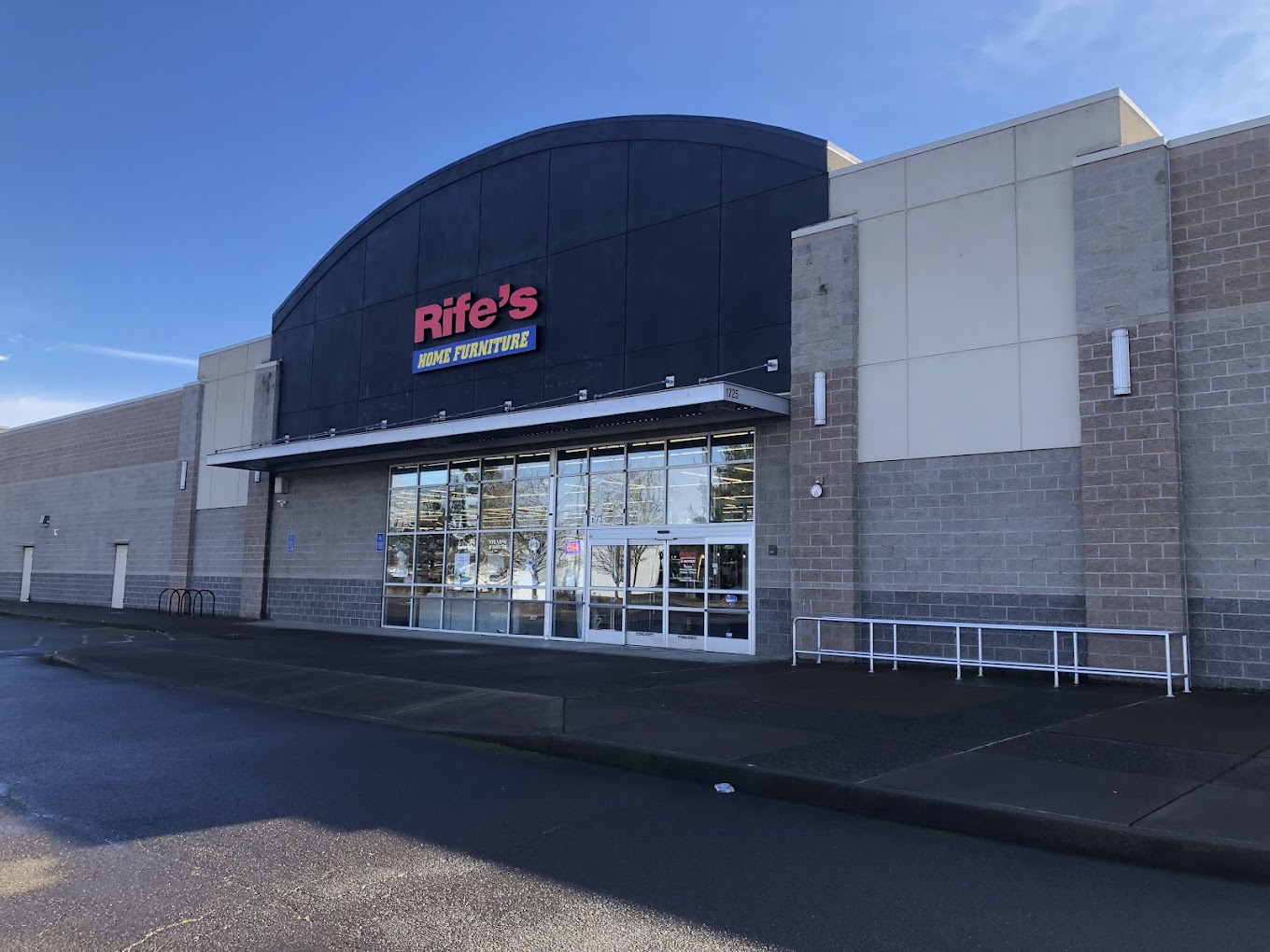Rife's Home Furniture & Mattress pop-up market