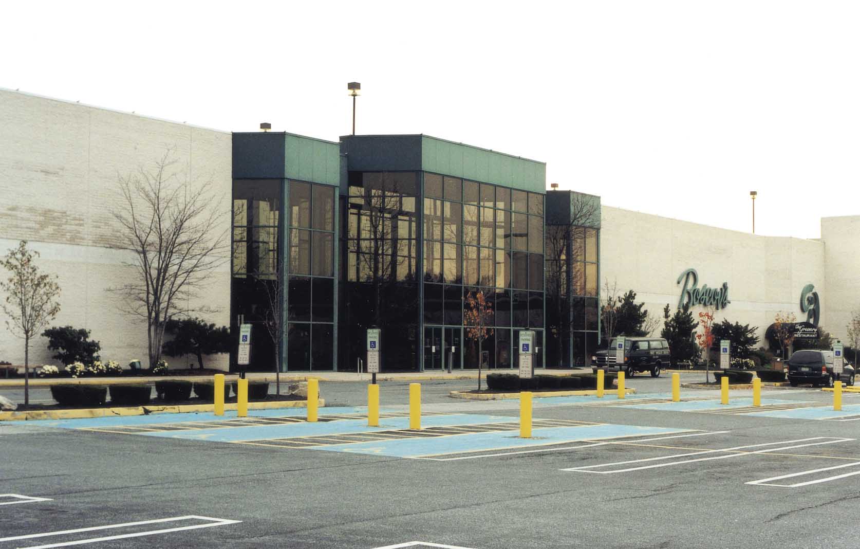 Colonial Park Mall pop-up market