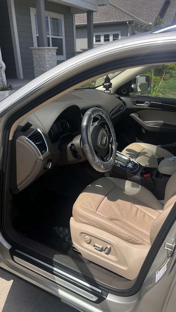 Audi Q5 interior detail