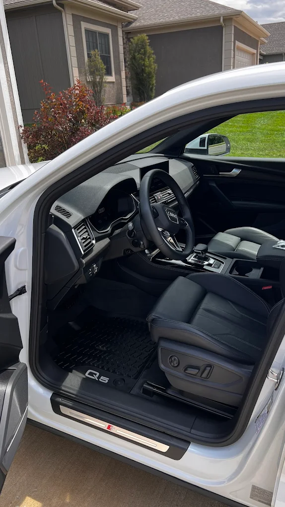 Audi Q5 interior clean