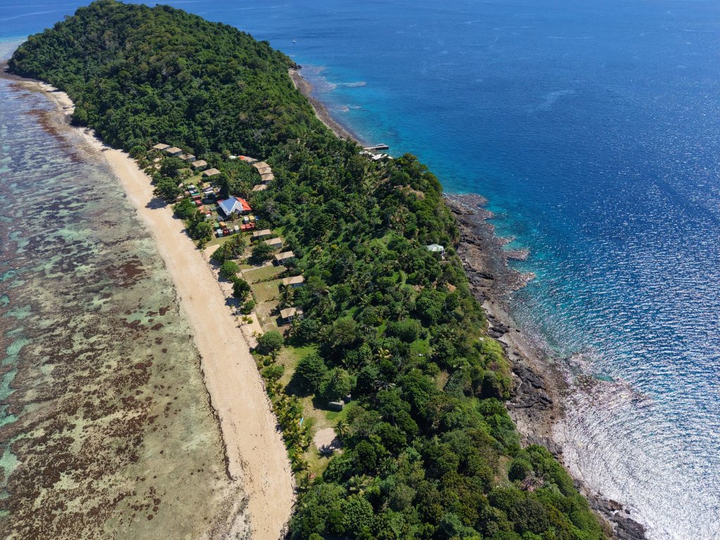 East shore · Reef and coastline