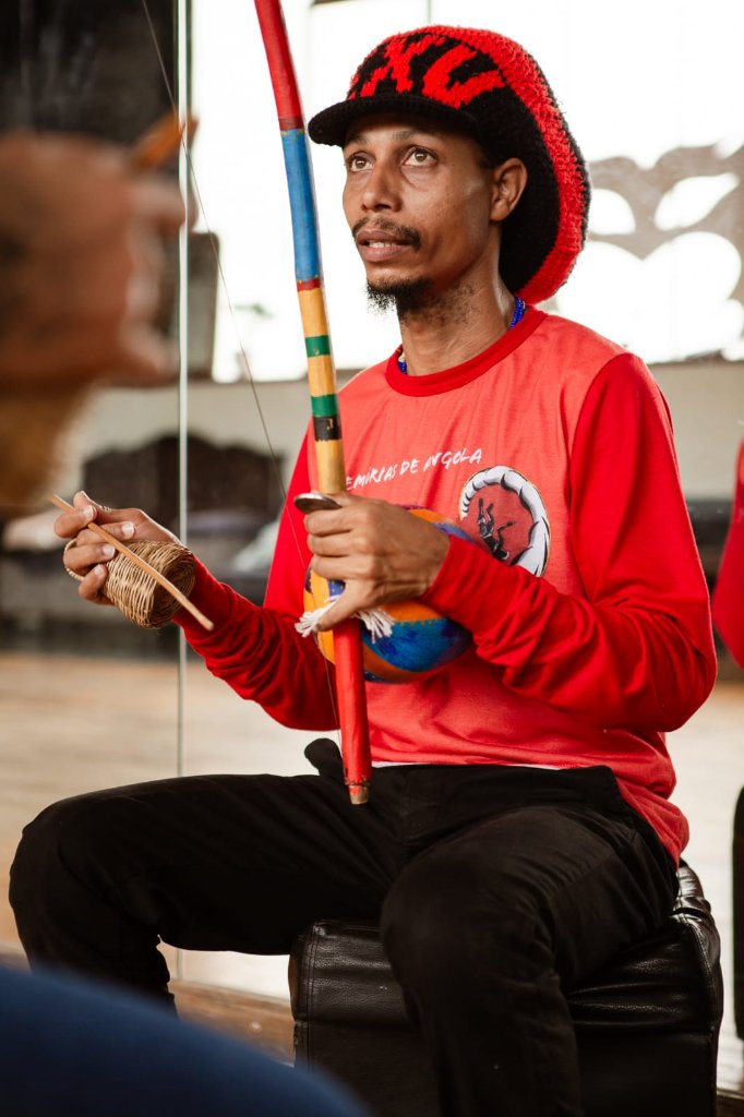 Contramestre com berimbau