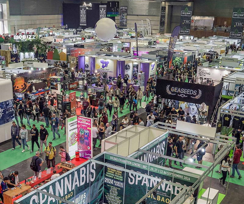 Overhead view of a Spannabis exhibition floor with visitors and stands