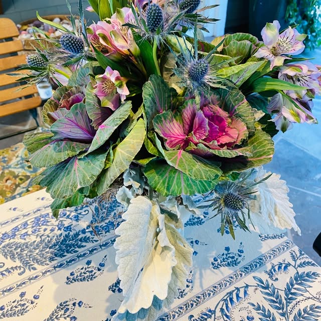 Composition chou ornemental et chardons bleus