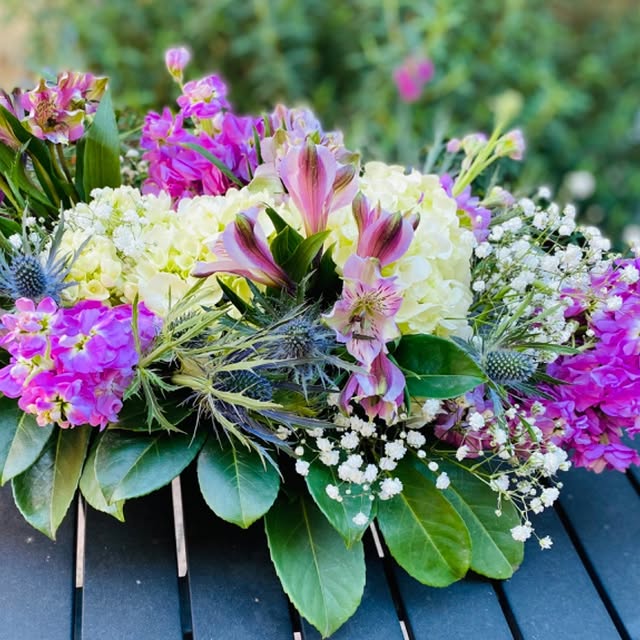 Runner floral alstroemeria et hortensias