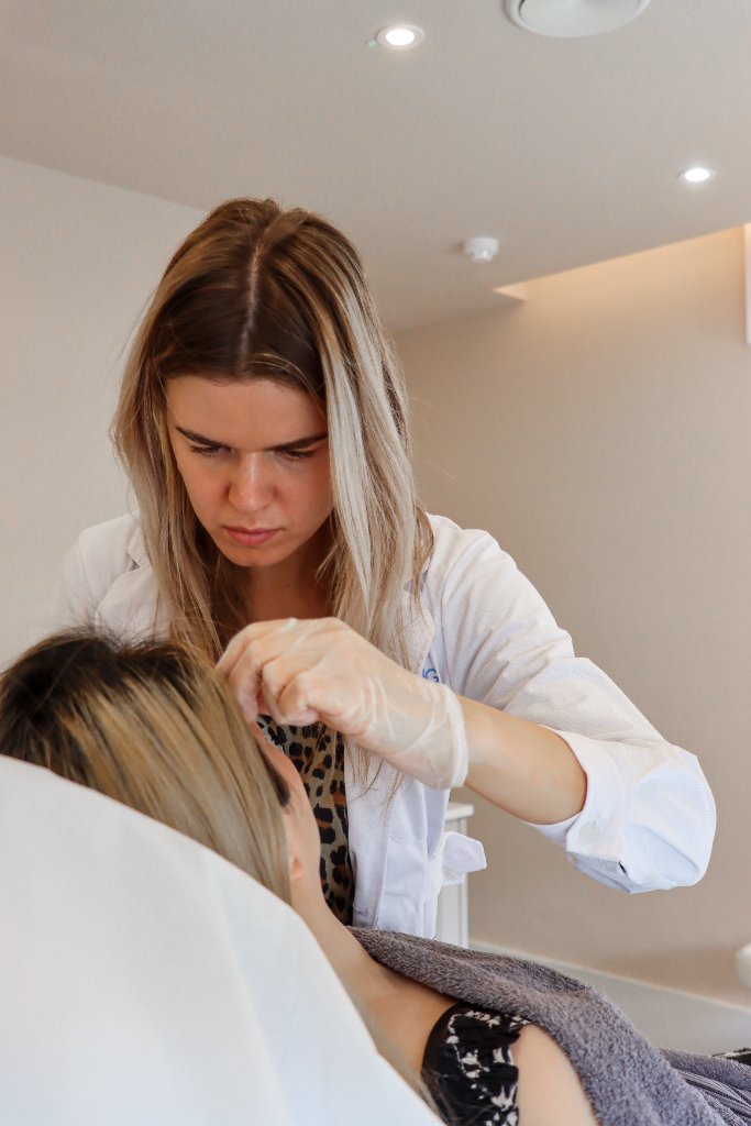 EC Clinic London doctor performing anti-wrinkle injections