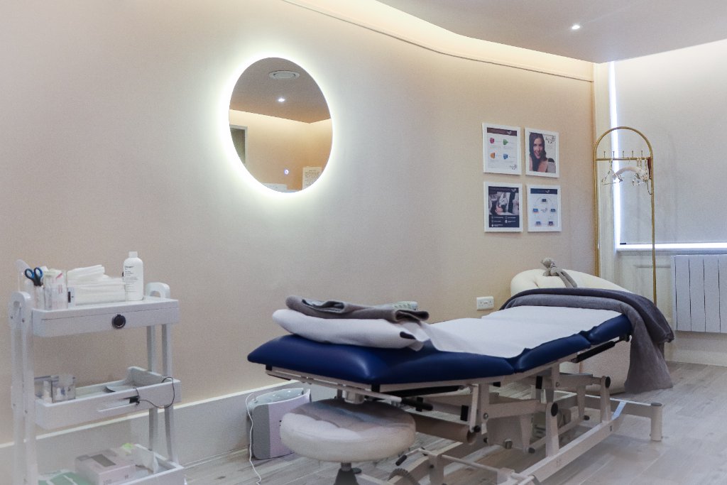 EC Clinic London treatment room