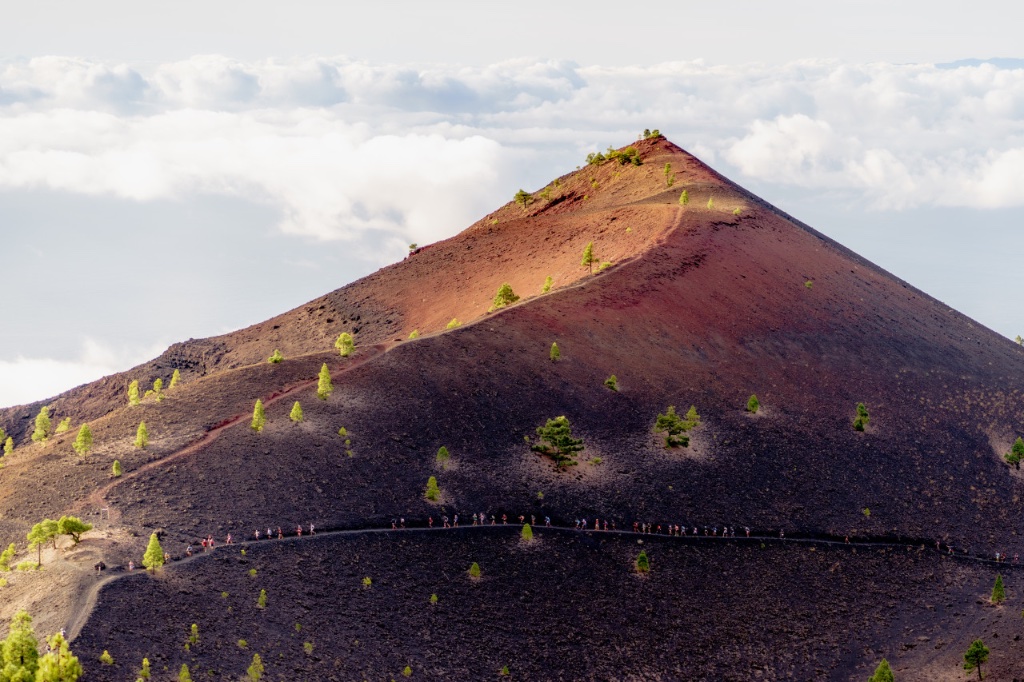 Transvulcania: from sea level to 2,426 m in 74 km