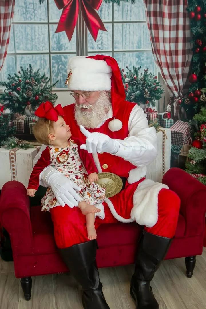 Child photographed at a seasonal holiday mini session