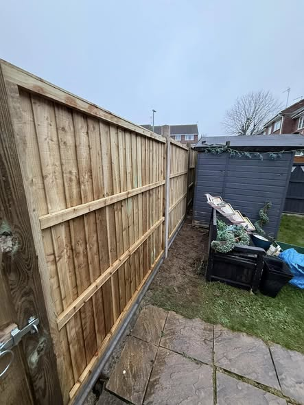 Featheredge Fence & Gate — Storm Damage Repair photo 2
