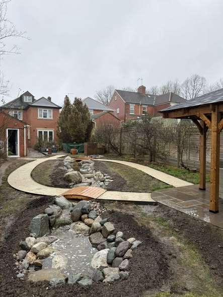 Garden Pathways with Steel Edging & Self-Binding Gravel photo 1