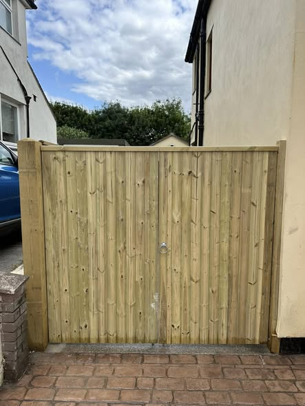 Dual-Style Fencing & Gates for Returning Customer photo 2
