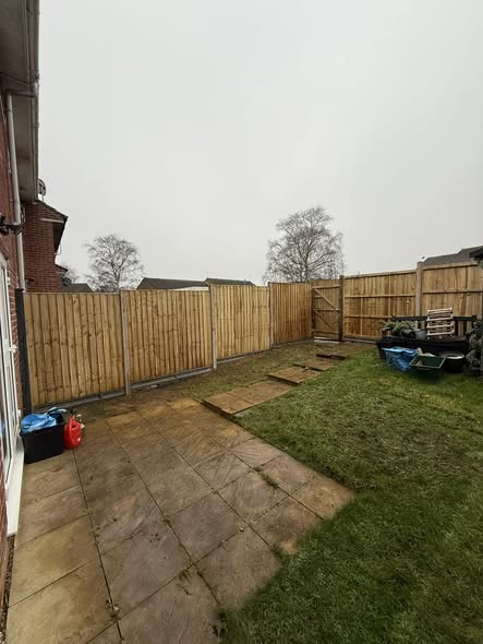 Featheredge Fence & Gate — Storm Damage Repair photo 1