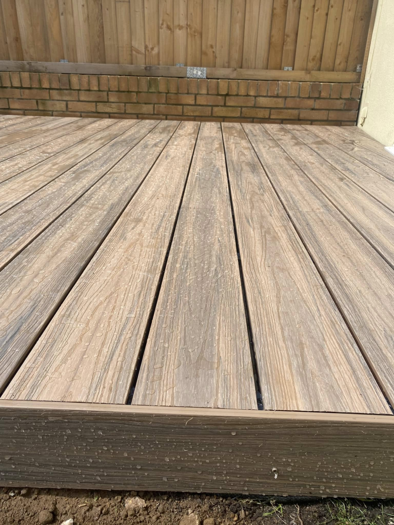 Maple Composite Decking with Curved Edge photo 3