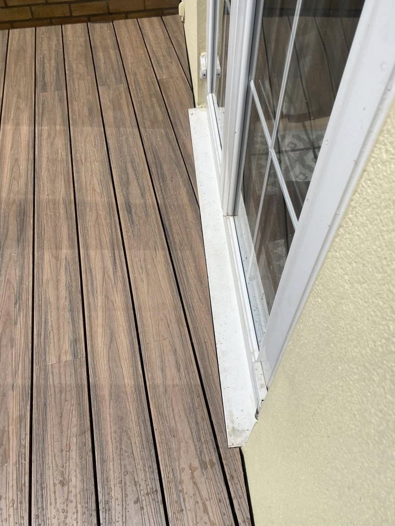 Maple Composite Decking with Curved Edge photo 2
