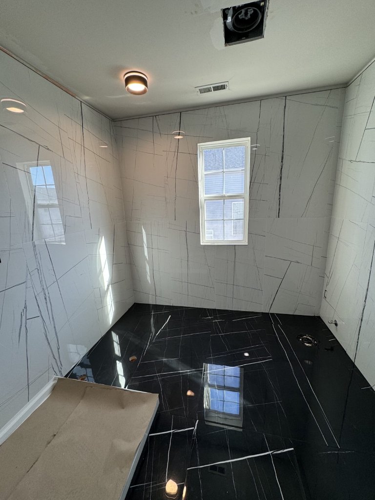 Black Marble Floor & White Vein Tile Bathroom