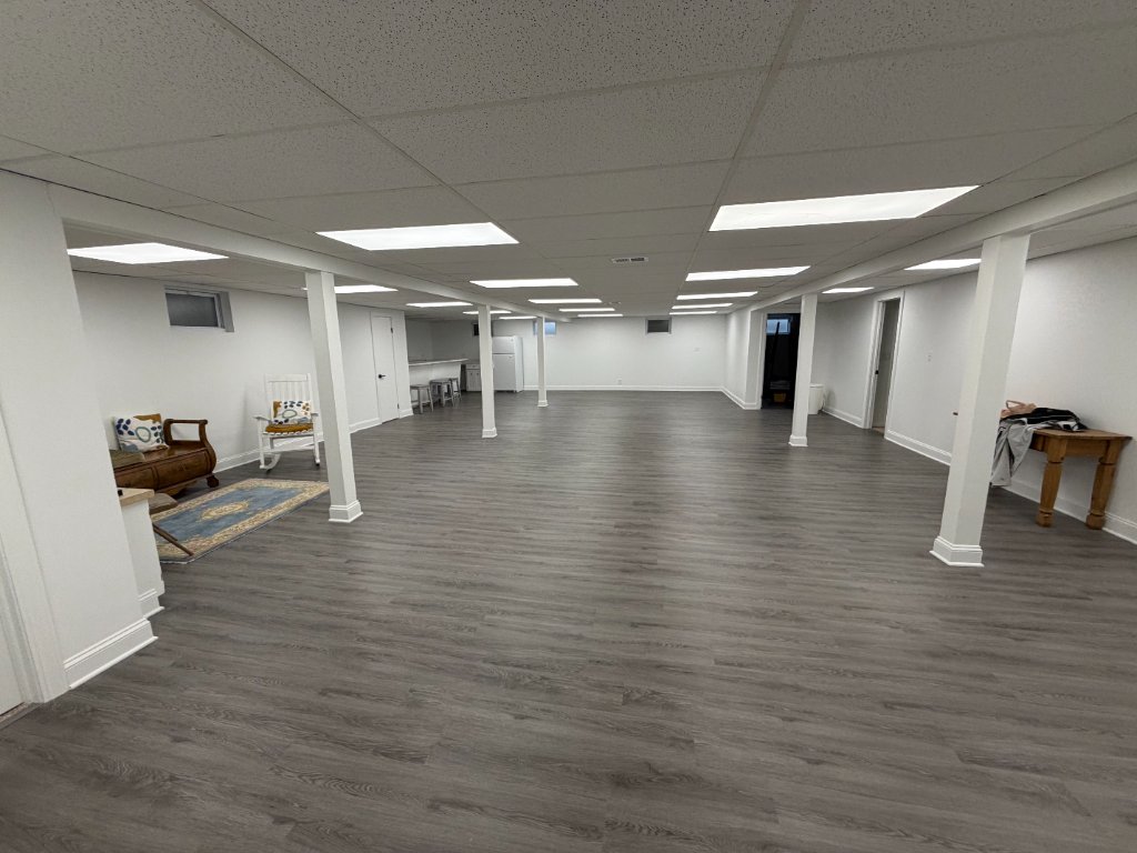 Large Open Basement with Bar & Gym Room