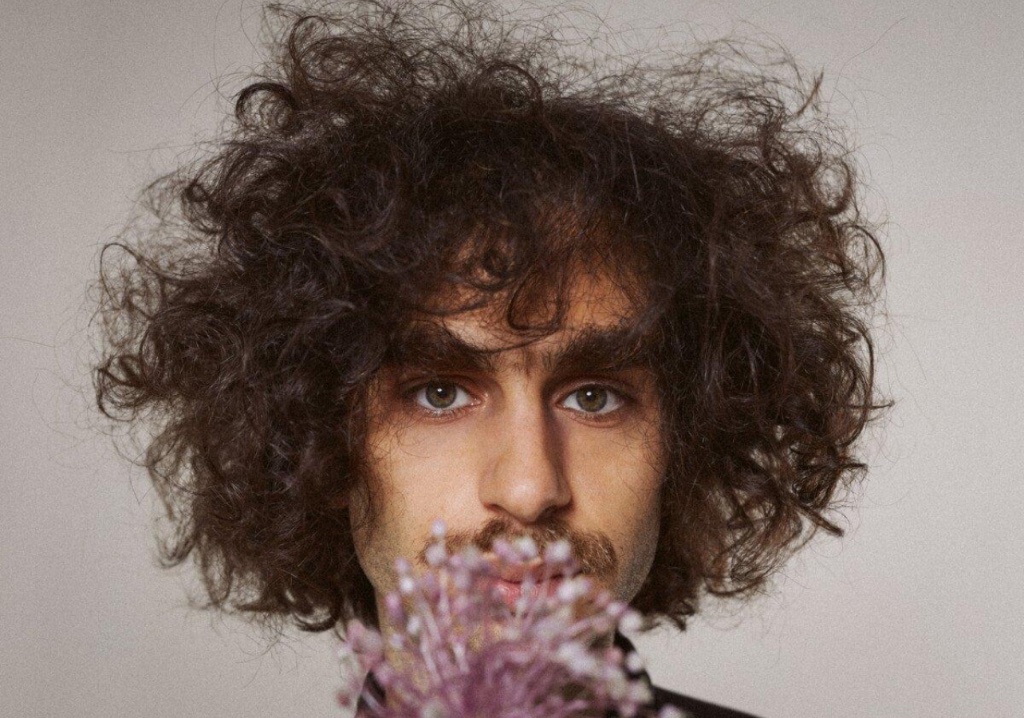 Sessa — press photo with flower
