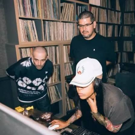 Erykah Badu and The Alchemist — studio session with vinyl