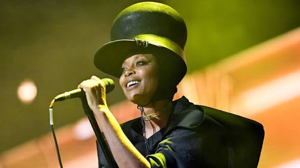 Erykah Badu performing live