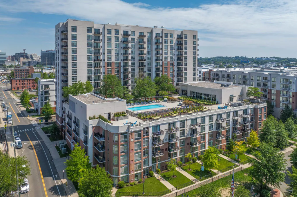 111 HARBOR POINT thumb 6