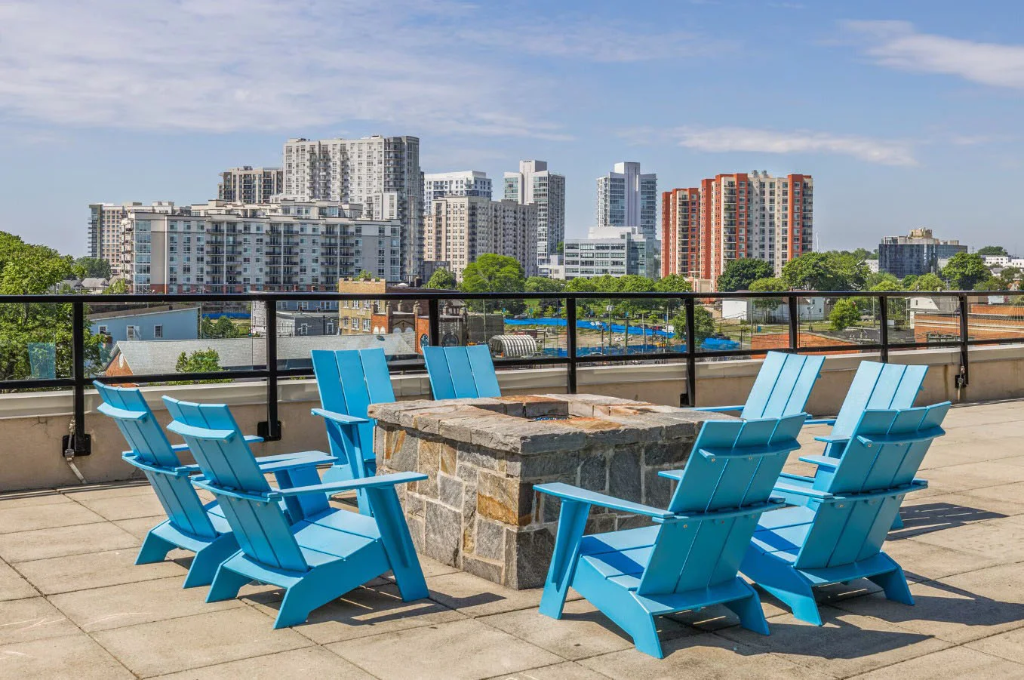 111 HARBOR POINT thumb 5