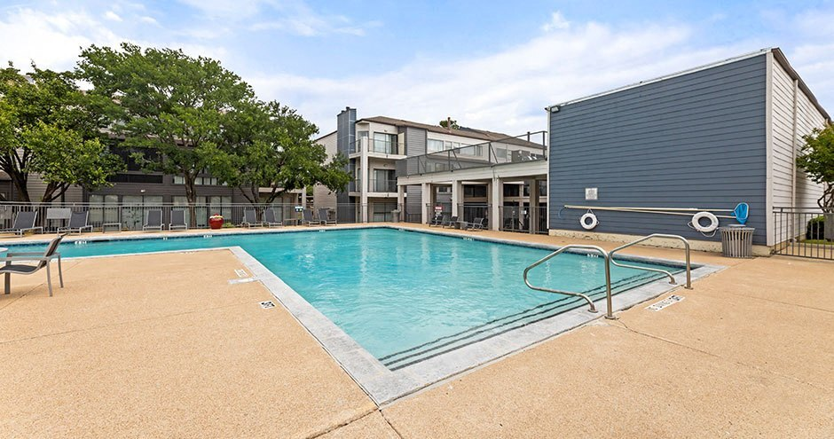 Lofts on Hulen thumb 3